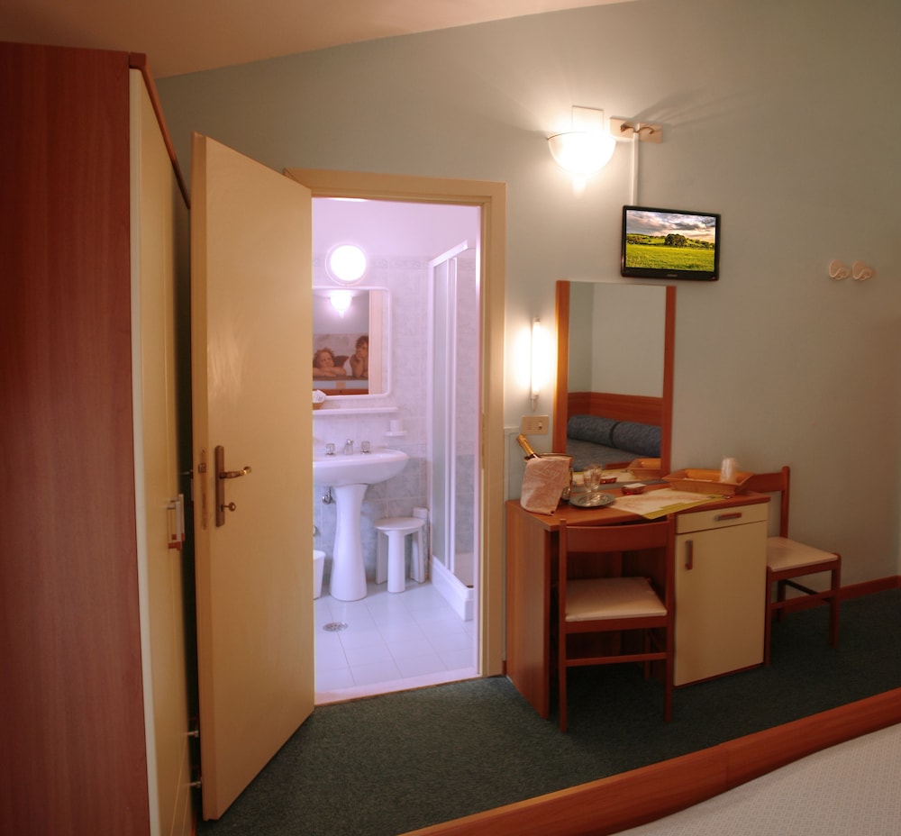 Superior Triple Room photo 3