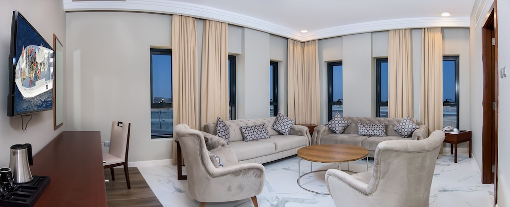Executive Studio Suite - Photo 7