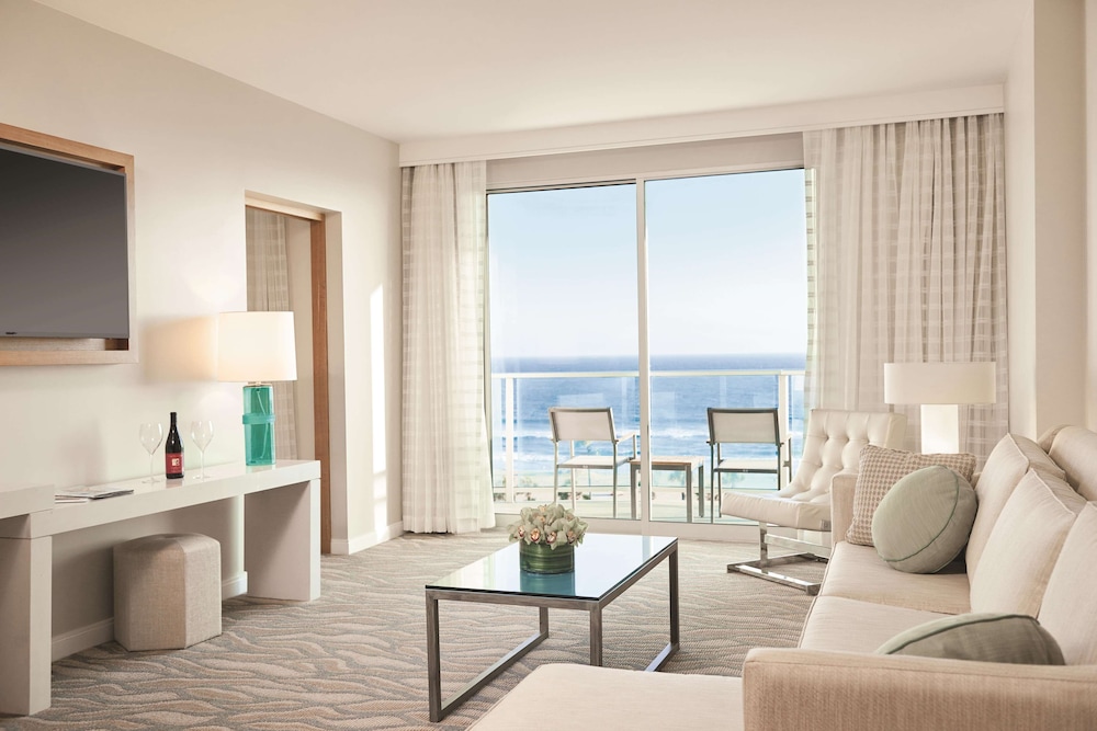 Suite, 1 King Bed with Sofa bed, Oceanfront photo 2