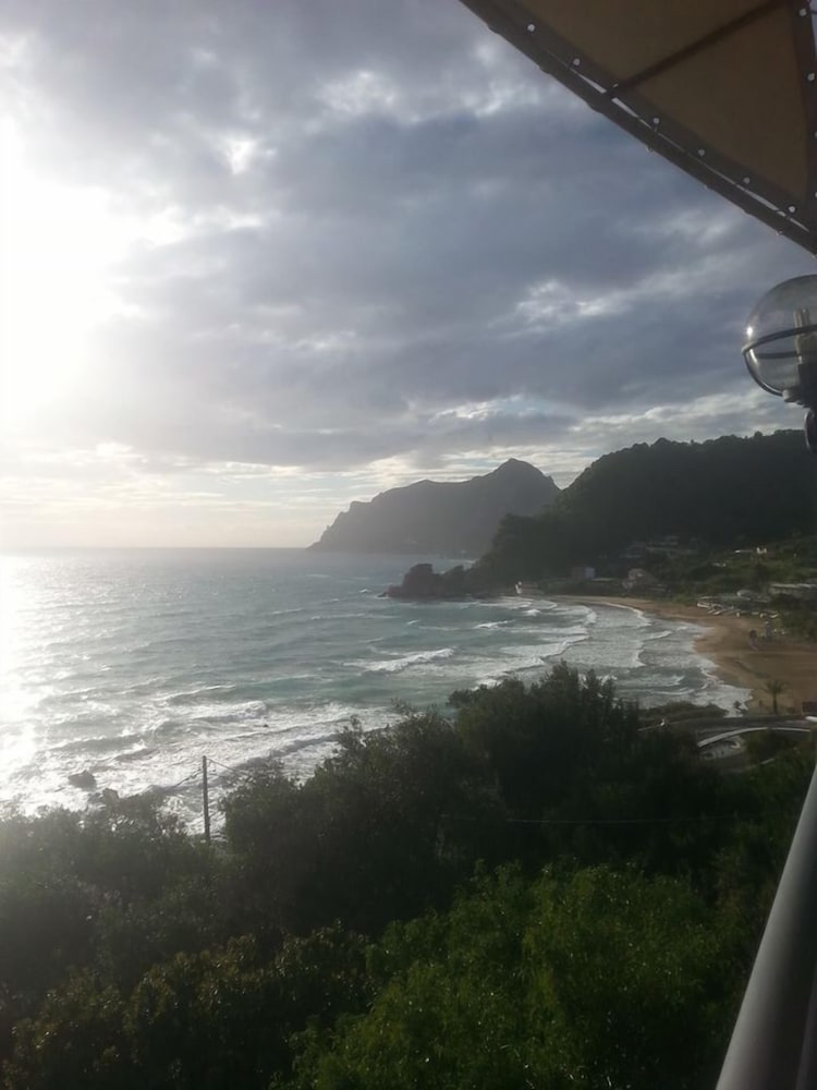 Deluxe Suite, Sea View - Photo 3