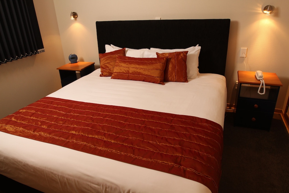 Signature Studio Suite, 1 King Bed, Jetted Tub, Sea View