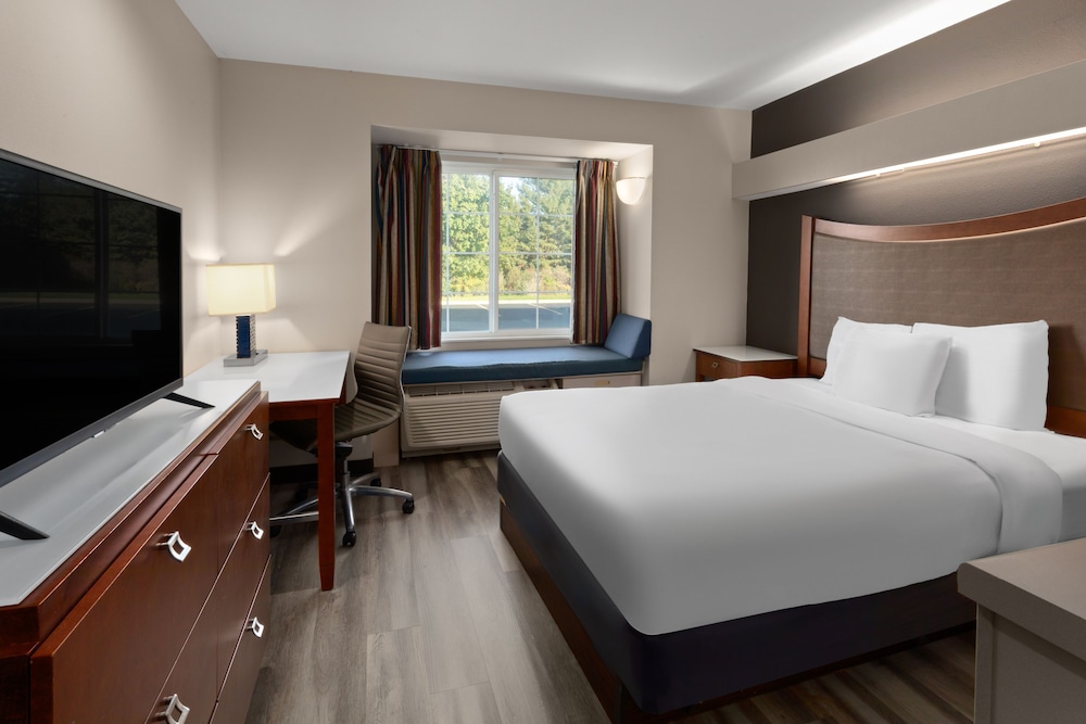 Suite, 1 Queen Bed, Accessible, Non Smoking - Photo 5