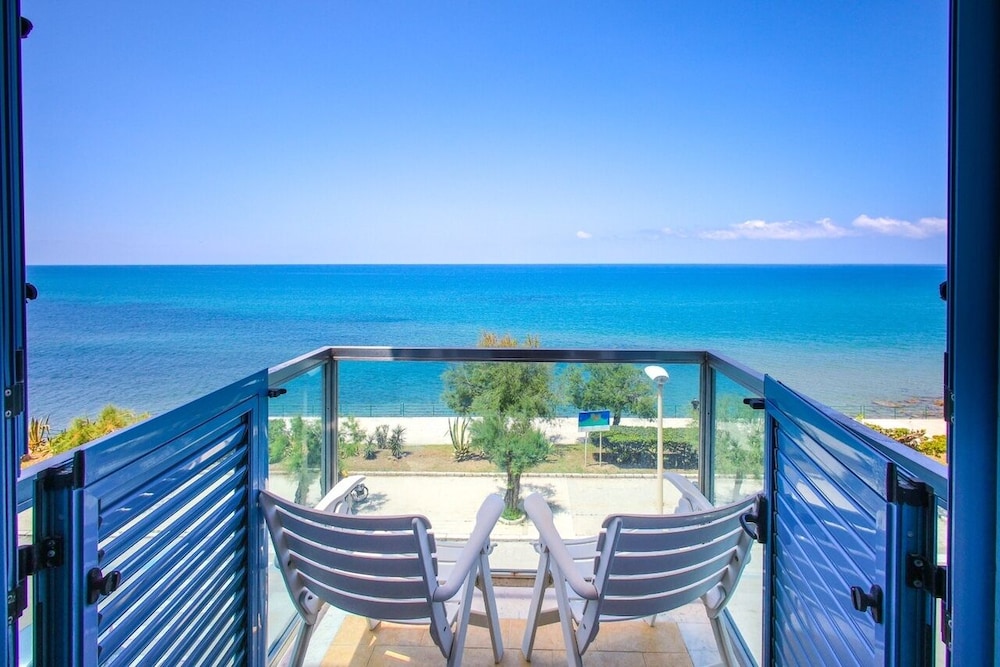 Triple Room, Balcony, Sea View - Photo 3