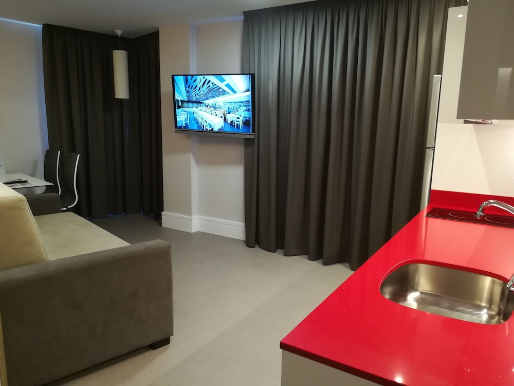 Family Room, 1 Bedroom
