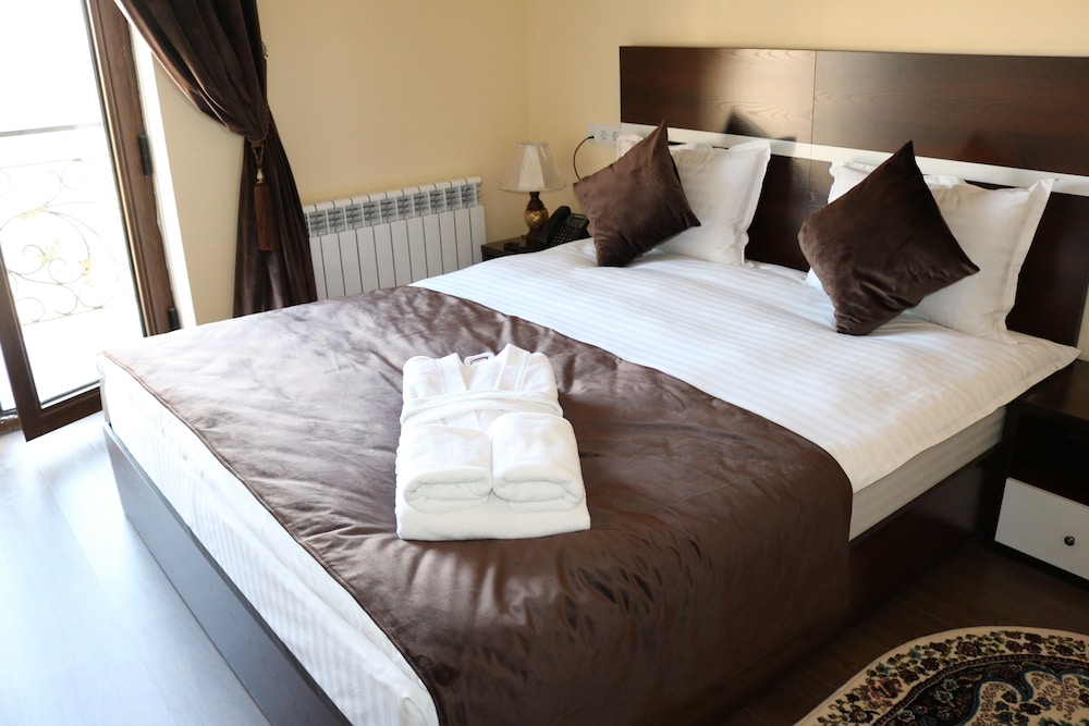 Standard Double Room, 1 King Bed - Photo 1
