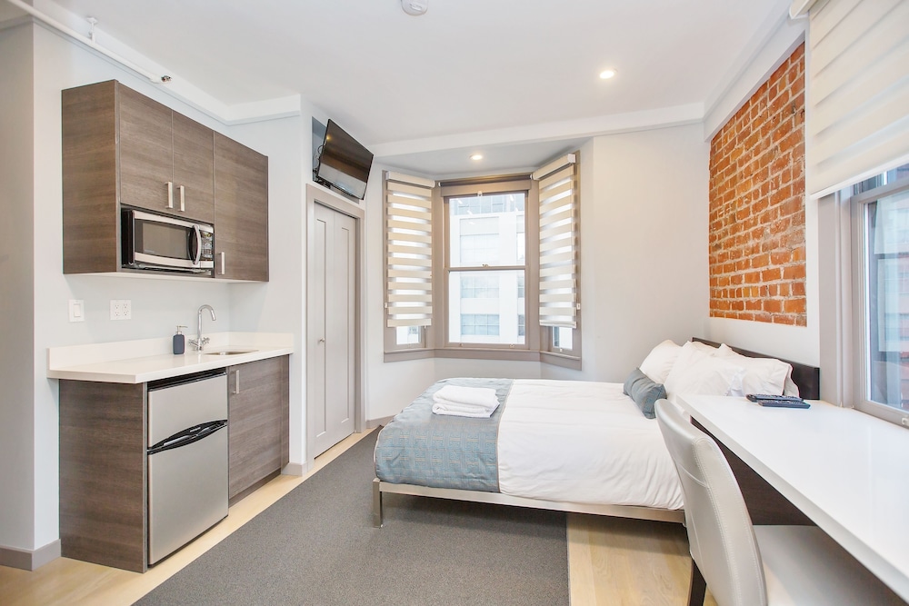 Signature Room, 1 Queen Bed, Kitchenette (Wellness Room) photo 2