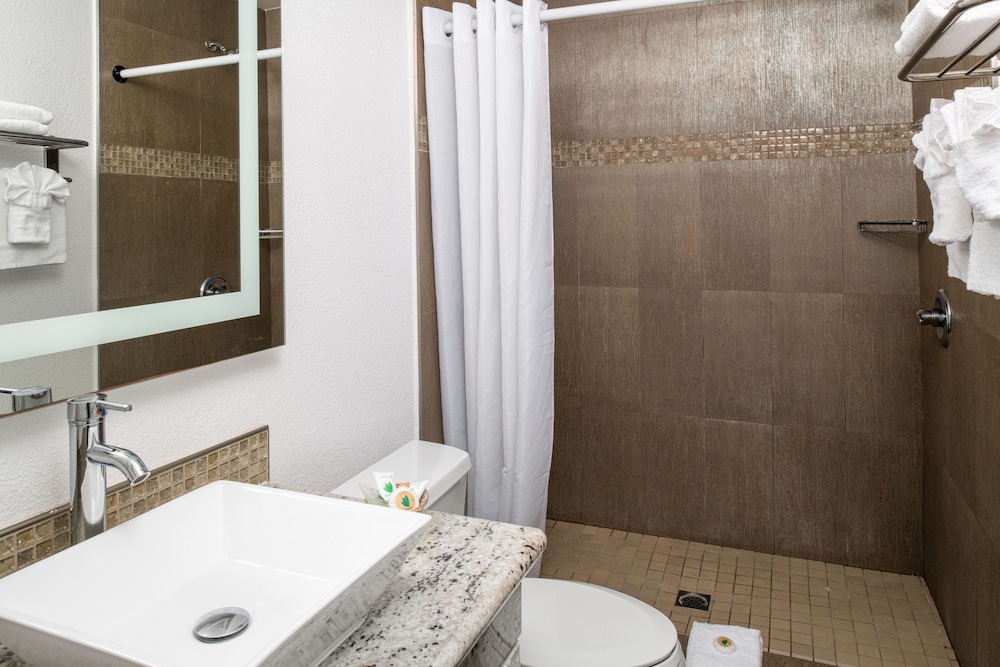 Room, Accessible photo 2