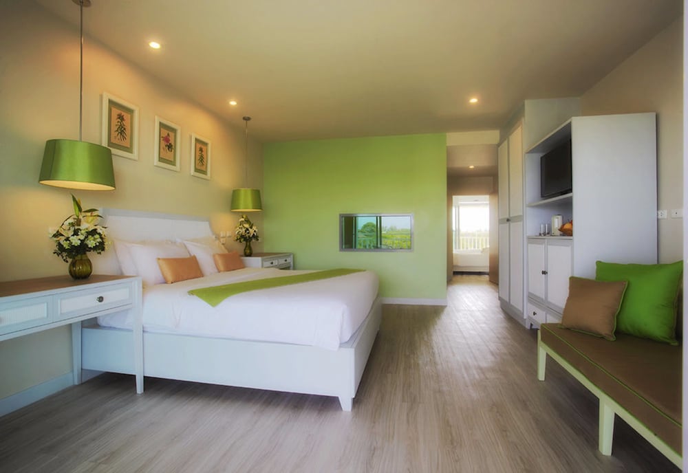 Deluxe Room, Garden View - Photo 4