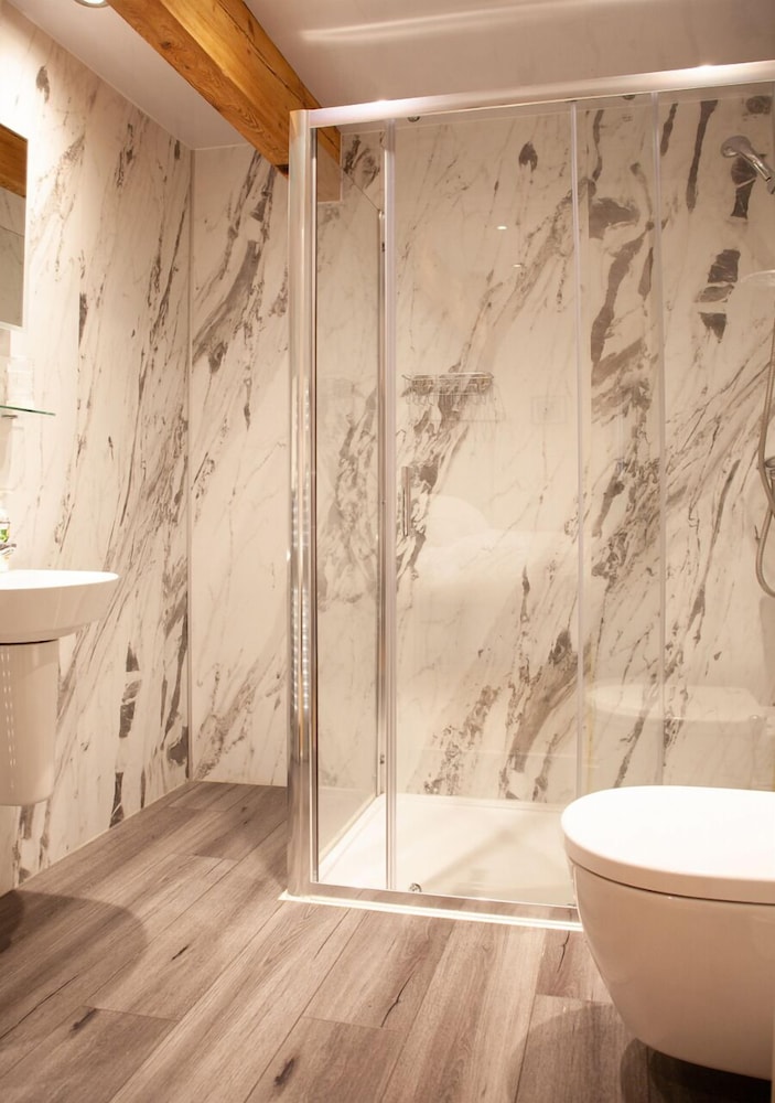 Superior Twin Room, Ensuite photo 2