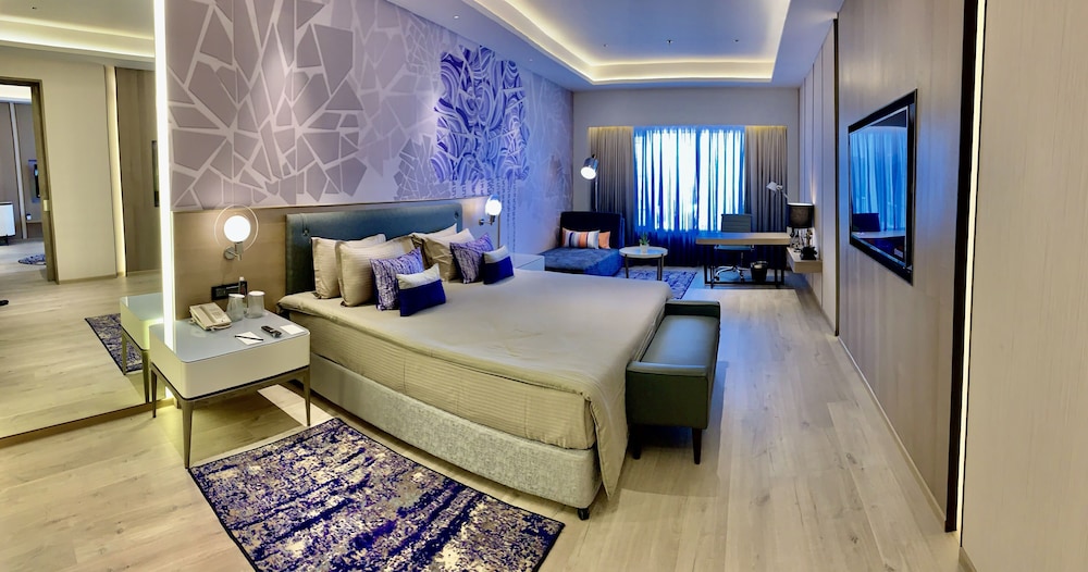 Suite, 1 King Bed, City View (07Vivanta)