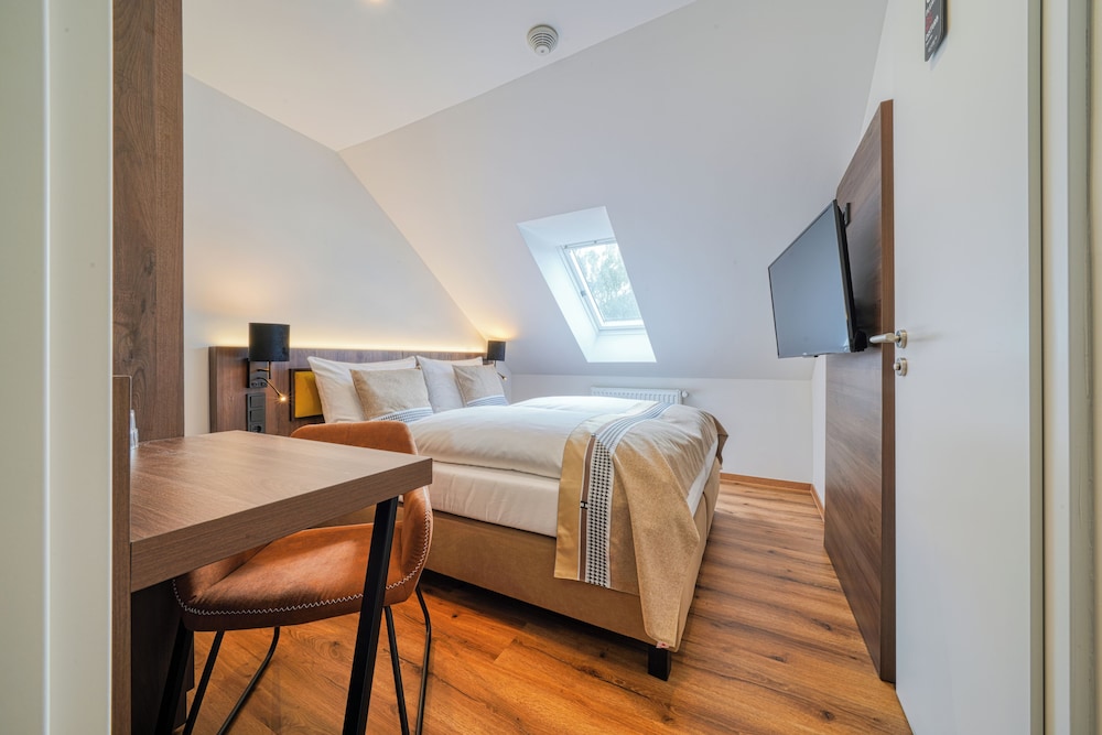 Basic Double Room, Non Smoking photo 2