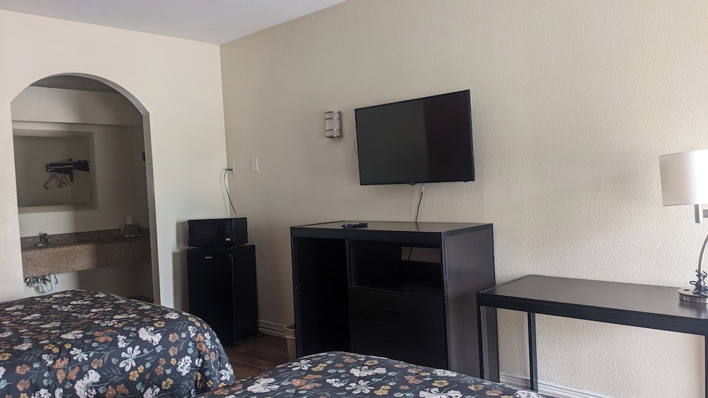 Room, 2 Queen Beds, Accessible, Non Smoking - Photo 7