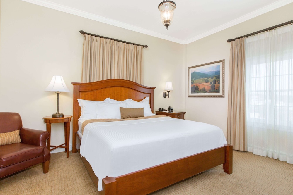 Room, 1 King Bed, Non Smoking (Vanity for Two) - Photo 1