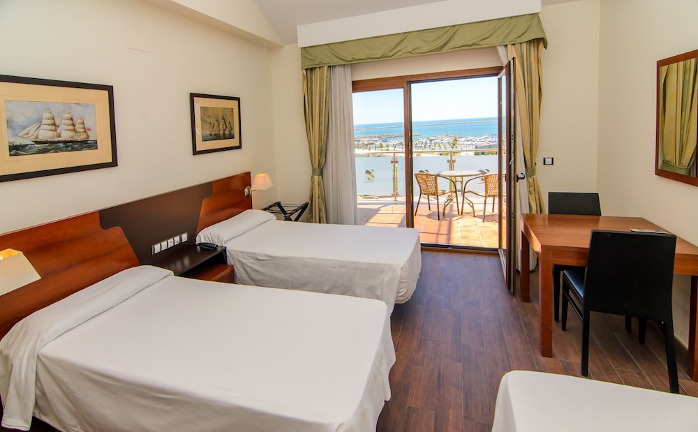 Triple Room (2ADULTS + 1CHILD) - Photo 4