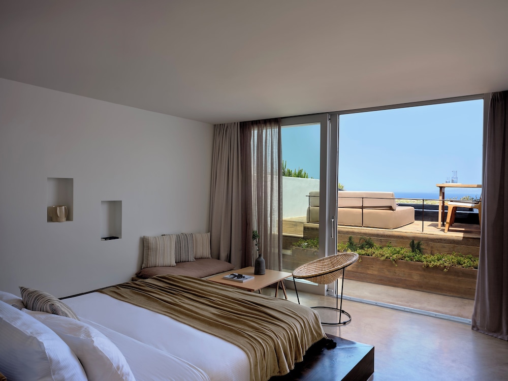 Sunset Suite with Infinity Pool