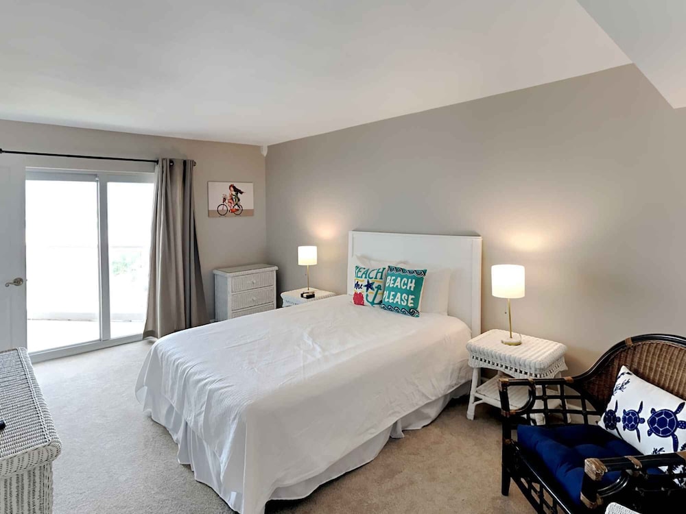 Condo, 1 Queen Bed with Sofa bed, Balcony, Ocean View (#403 West - No Pets) photo 1