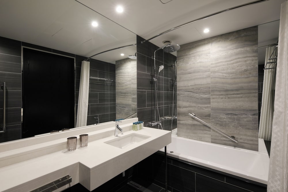 Club Twin Room with Balcony, Non Smoking - Photo 4