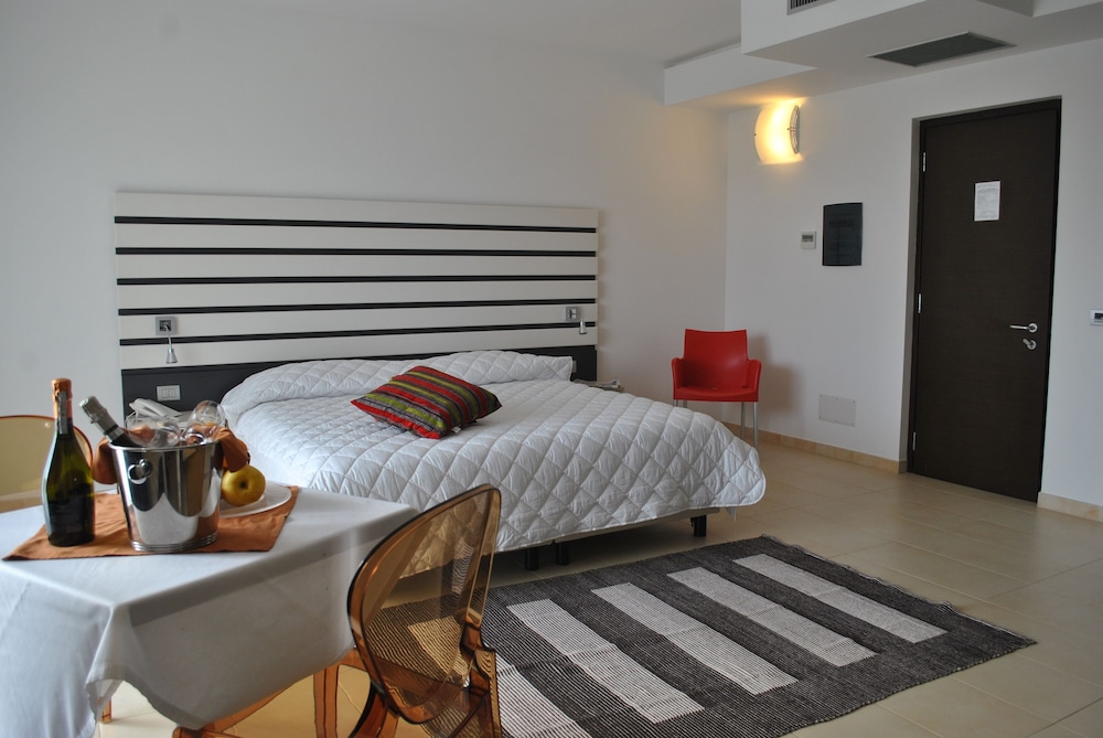 Suite, Jetted Tub (Terrace) photo 3
