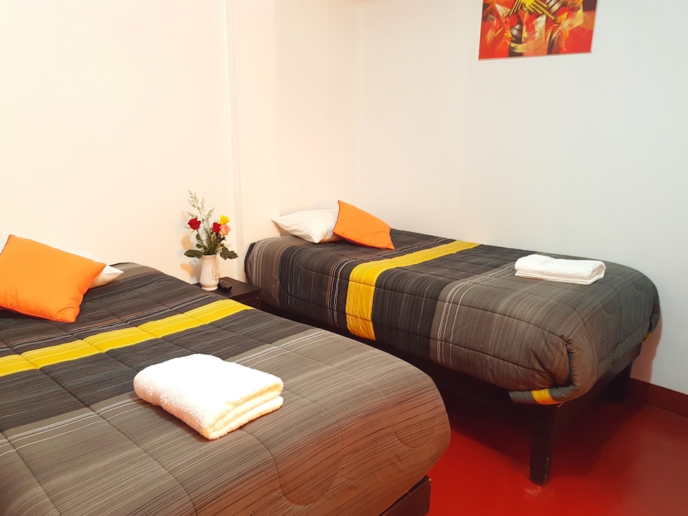 Double Room, 2 Twin Beds, Private Bathroom photo 2