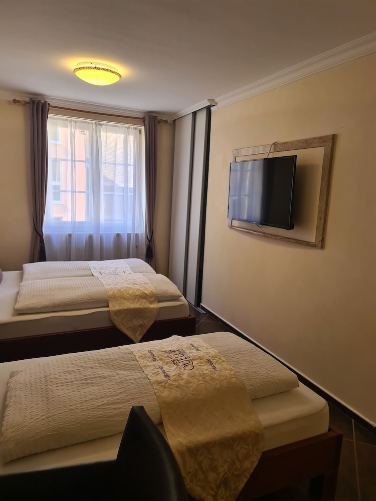Standard Triple Room - Photo 22