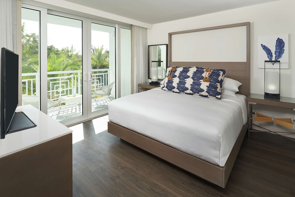 Premium Suite, 1 King Bed (partial Waterfront View)