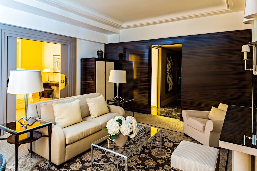 Macassar Suite Terrace thumbnail 6