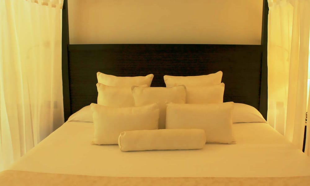 Privileged Romance - Photo 4