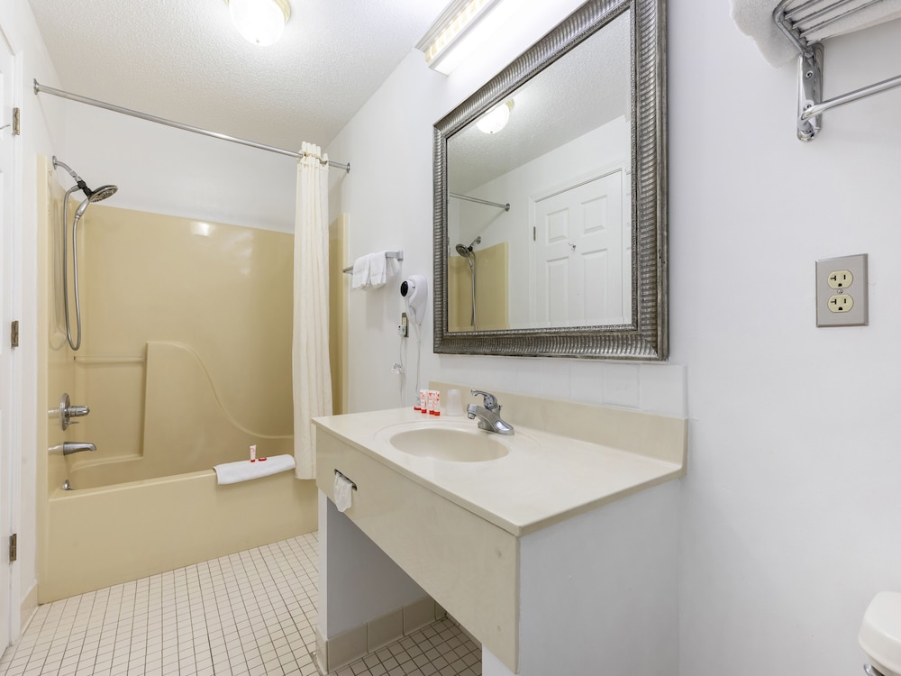 Studio Suite, 1 Queen Bed, Non Smoking photo 3
