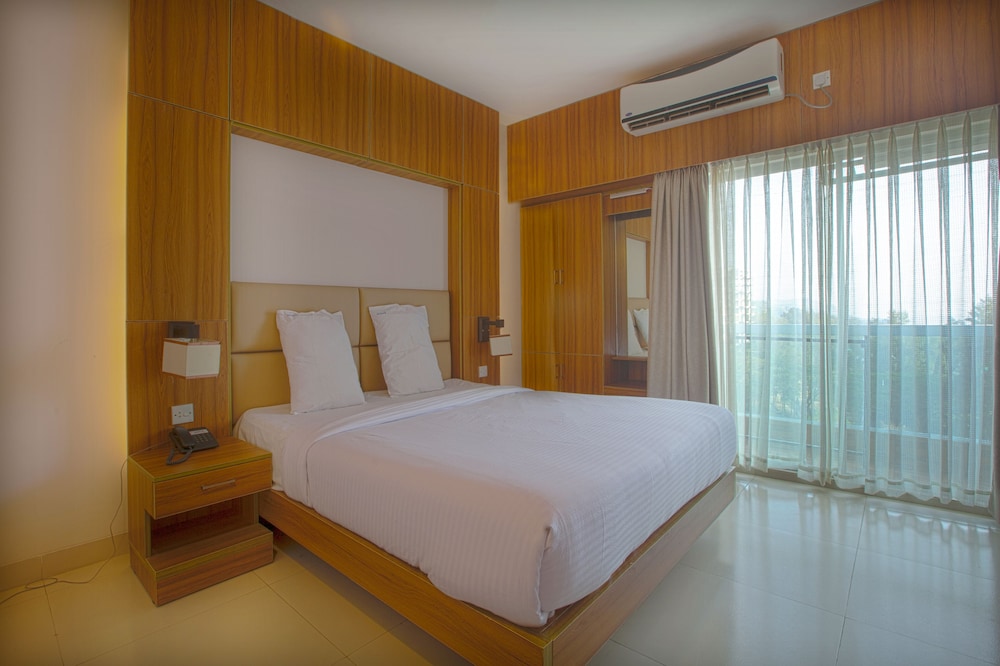 Standard Suite, Hill View