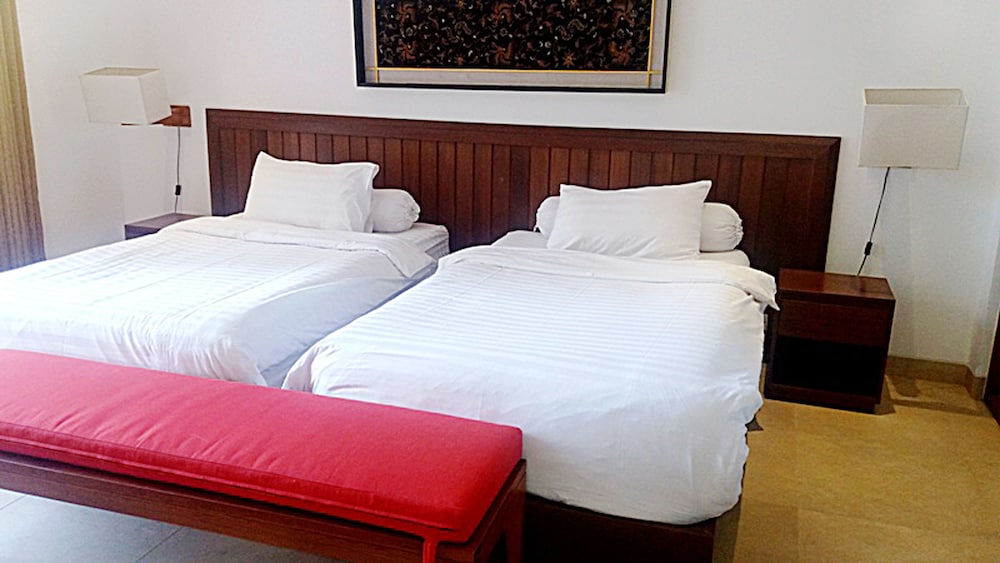 Five Bedrooms Beachfront Villa photo 2