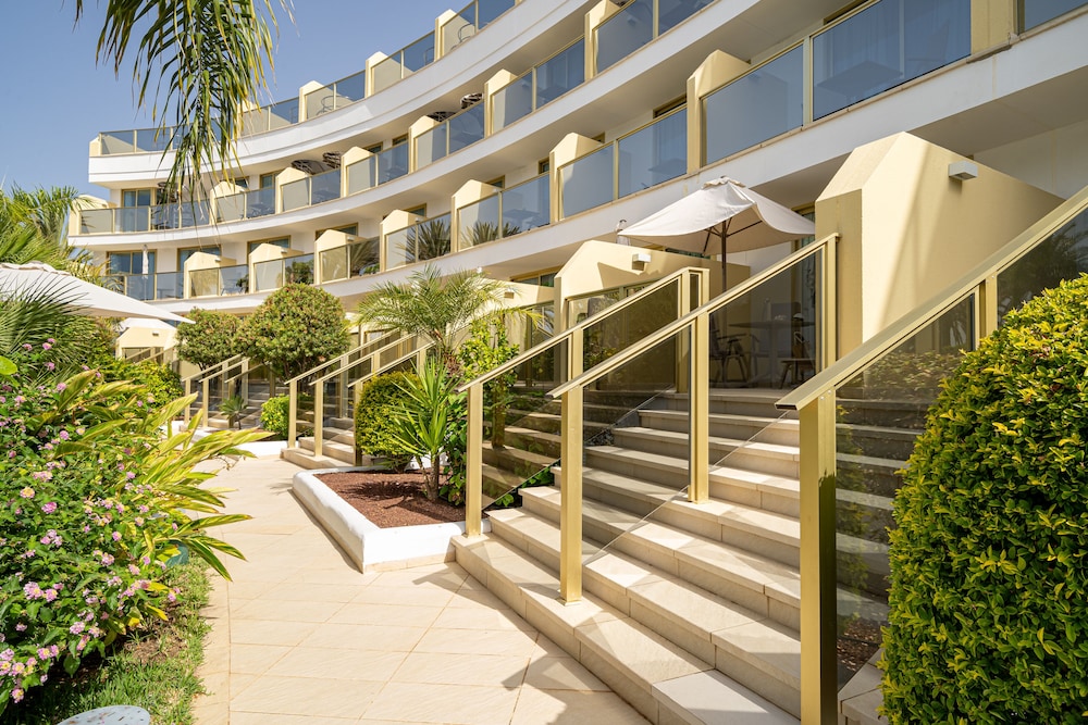 Superior Room, Pool Access, Ground Floor - Photo 4