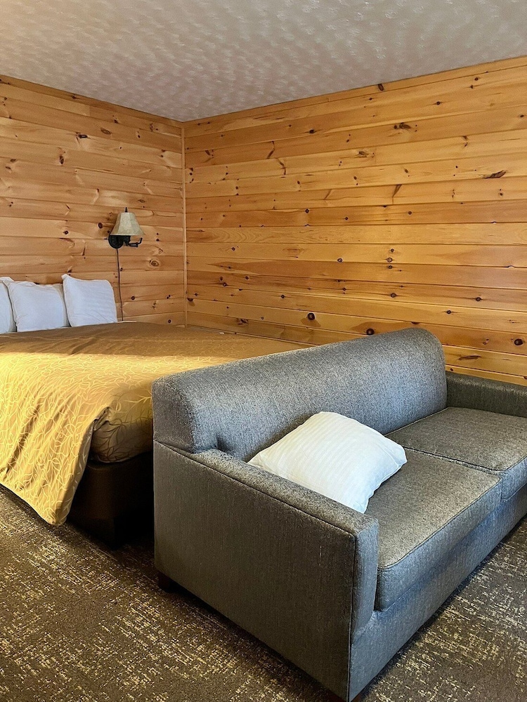 Classic Cabin, 2 Queen Beds, Beachside photo 1