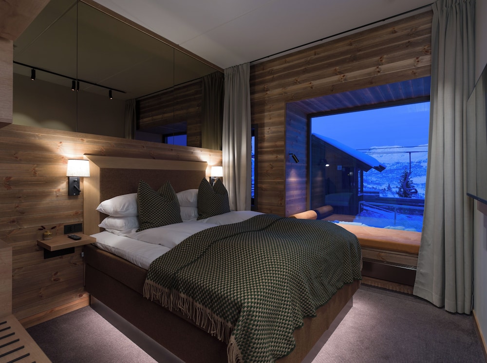 Deluxe Room (Petite)