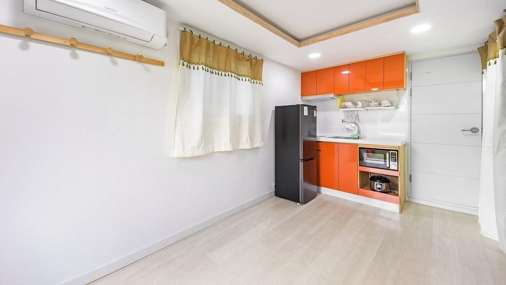 Basic Room, 1 Bedroom (Kyubeuhome byeolchae) photo 3