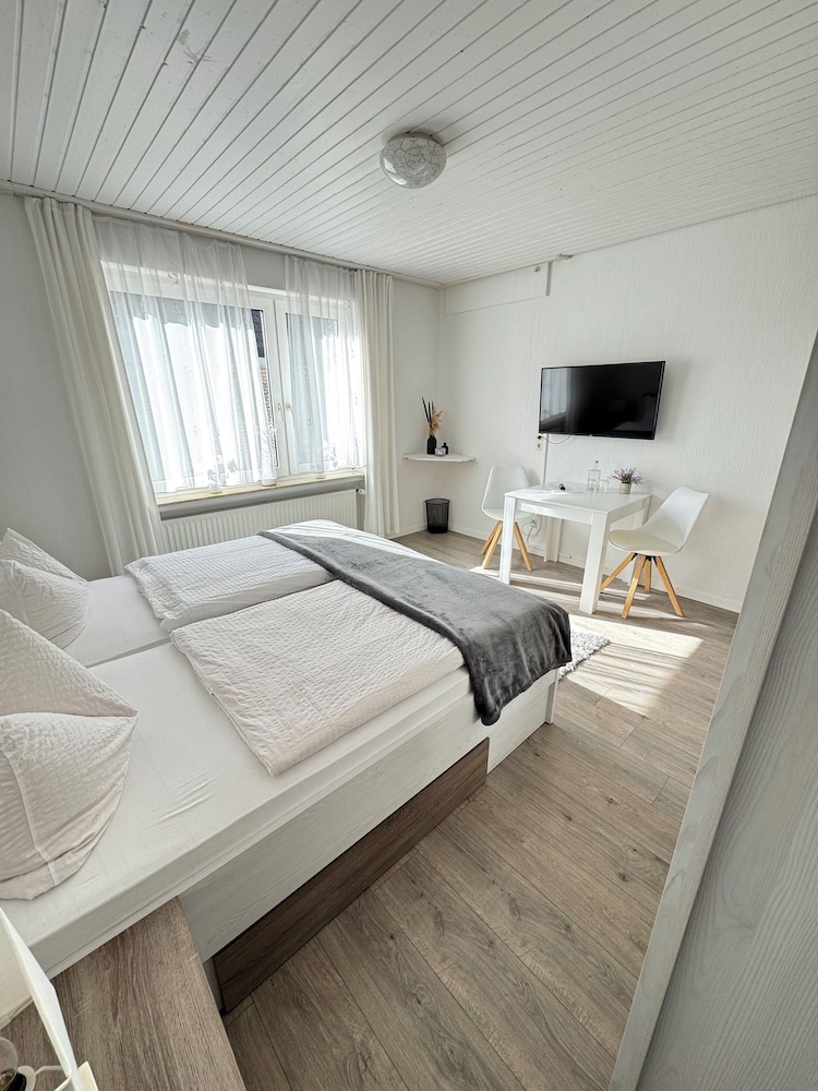 Basic Double Room, Private Bathroom, Garden View photo 2