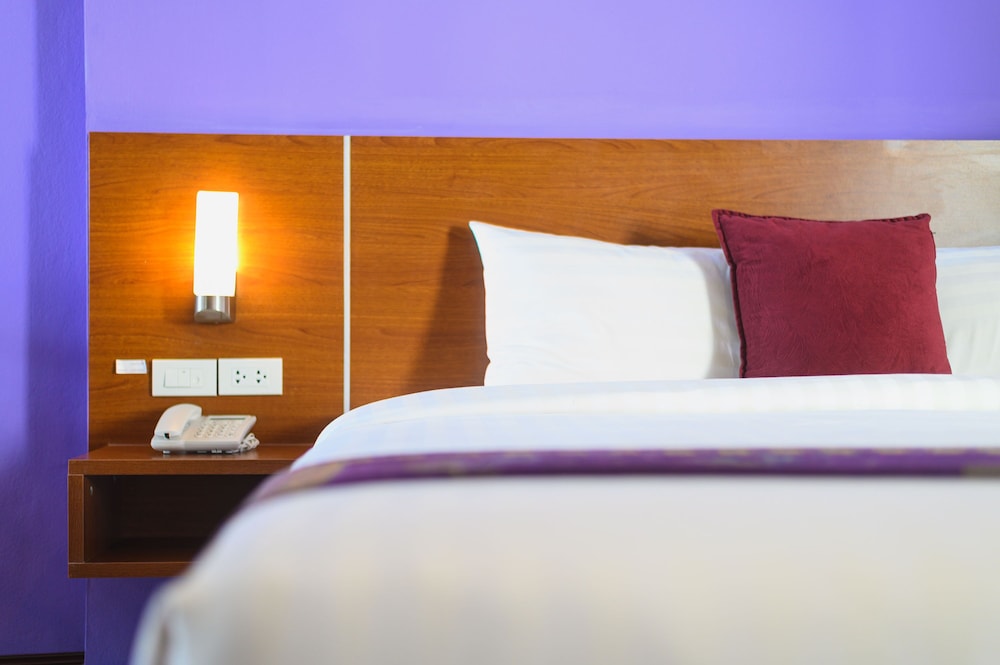 Premier Deluxe, 1 King Bed, Non Smoking, City View photo 3