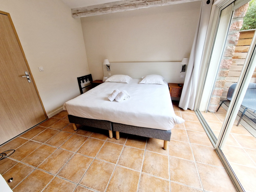 Premium Quadruple Room, Terrace, Mountain View photo 3