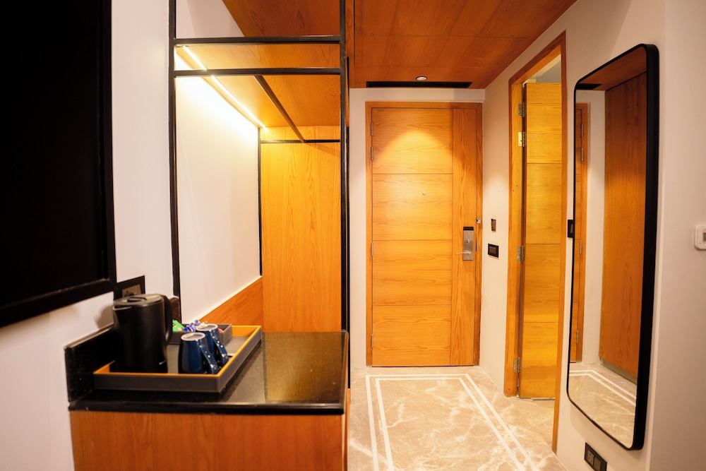 Executive Room, Non Smoking, Garden View - Photo 2