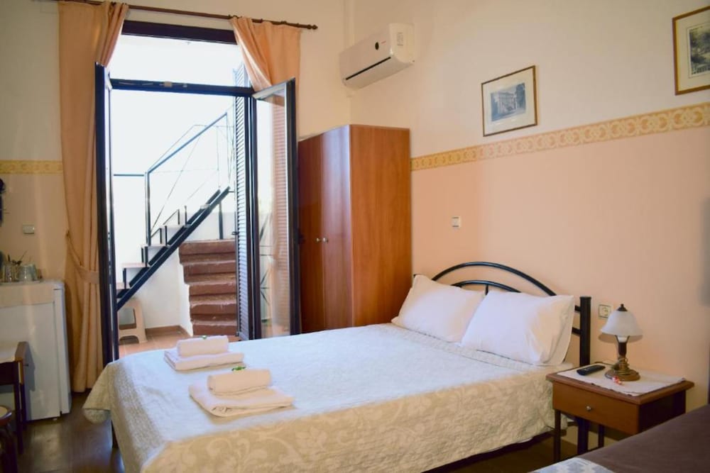 Classic Triple Room (2)