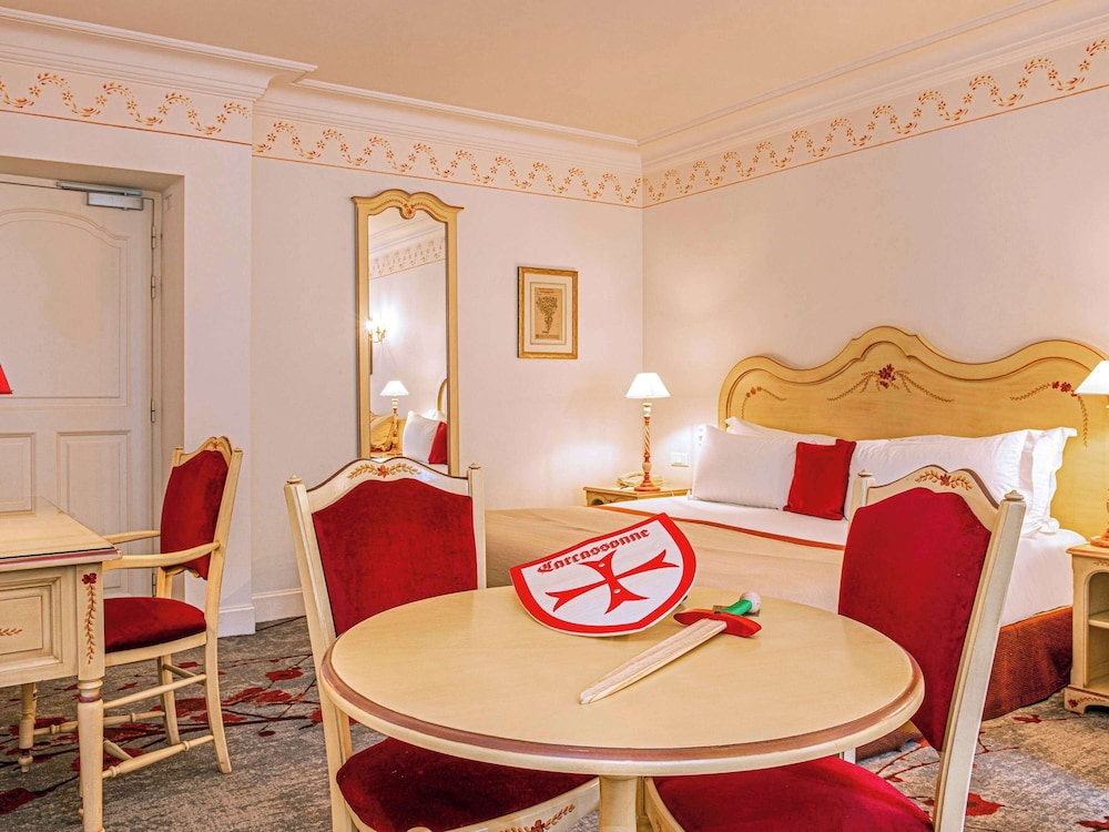 Family Room, Multiple Beds - Photo 9