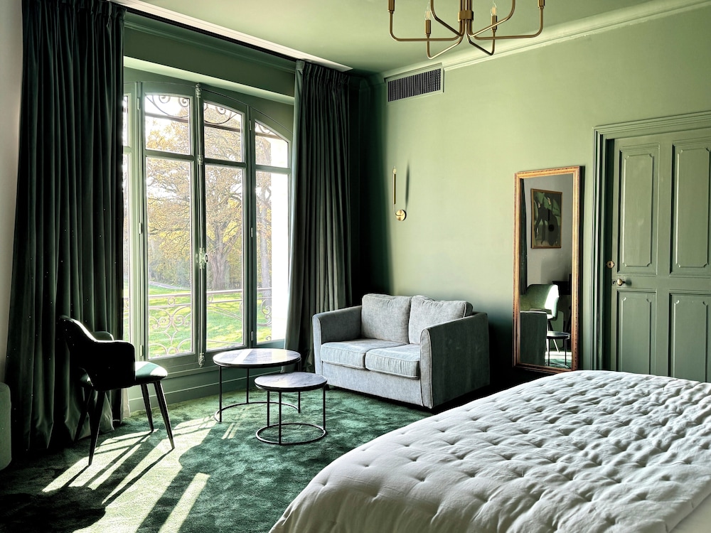 Luxury Suite