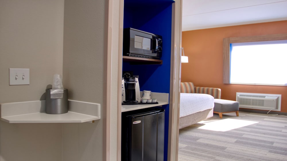 Standard Room, 1 King Bed - Photo 4