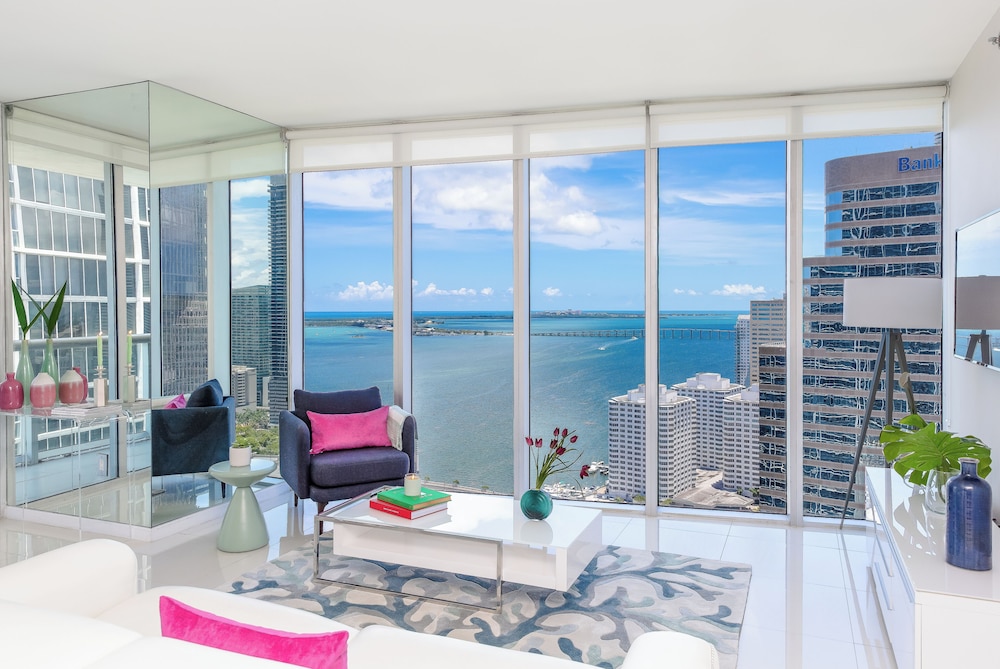 Luxury Apartment thumbnail 5