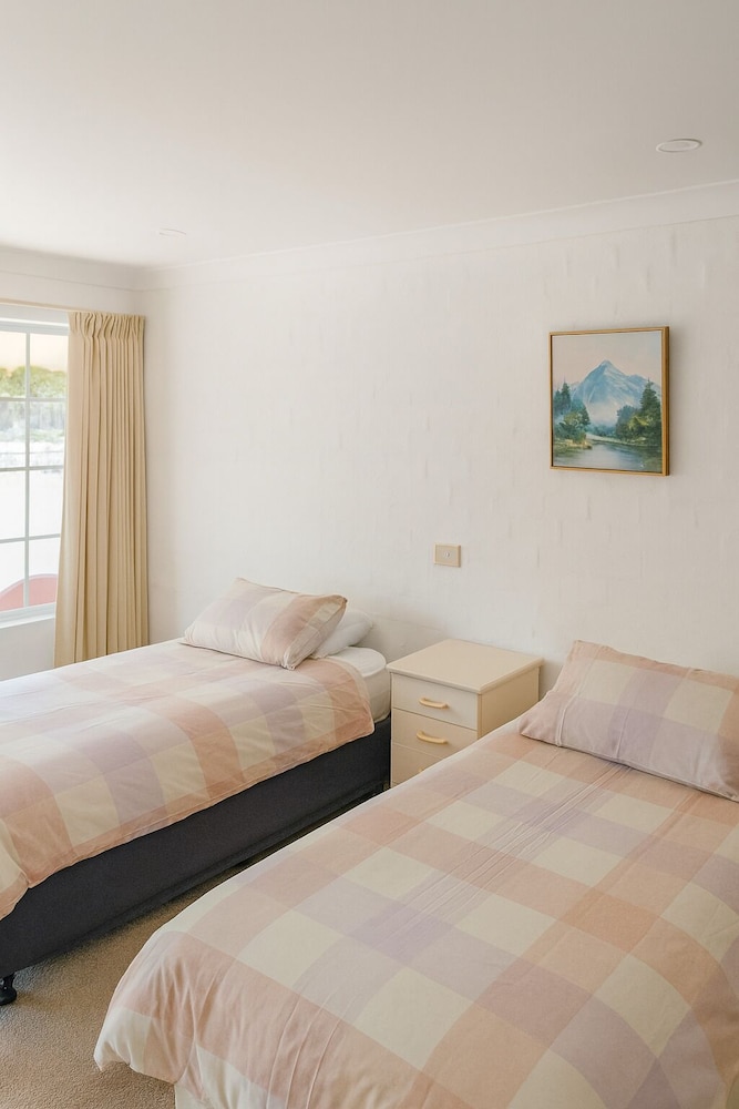 Twin Room - Photo 3