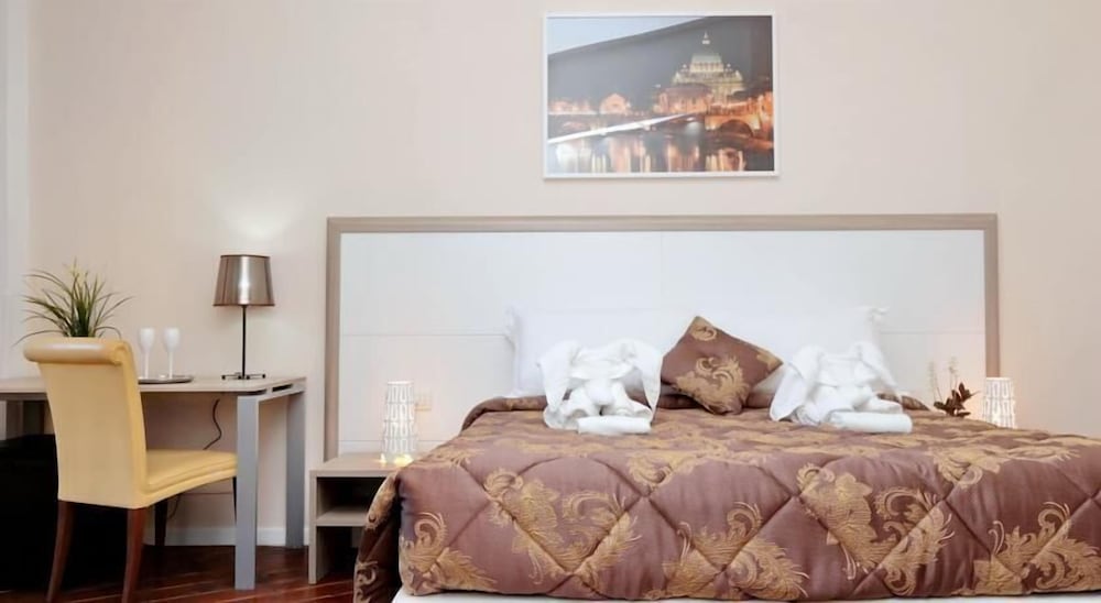 Luxury Double or Twin Room, 1 Queen Bed, Balcony, Garden Area photo 3