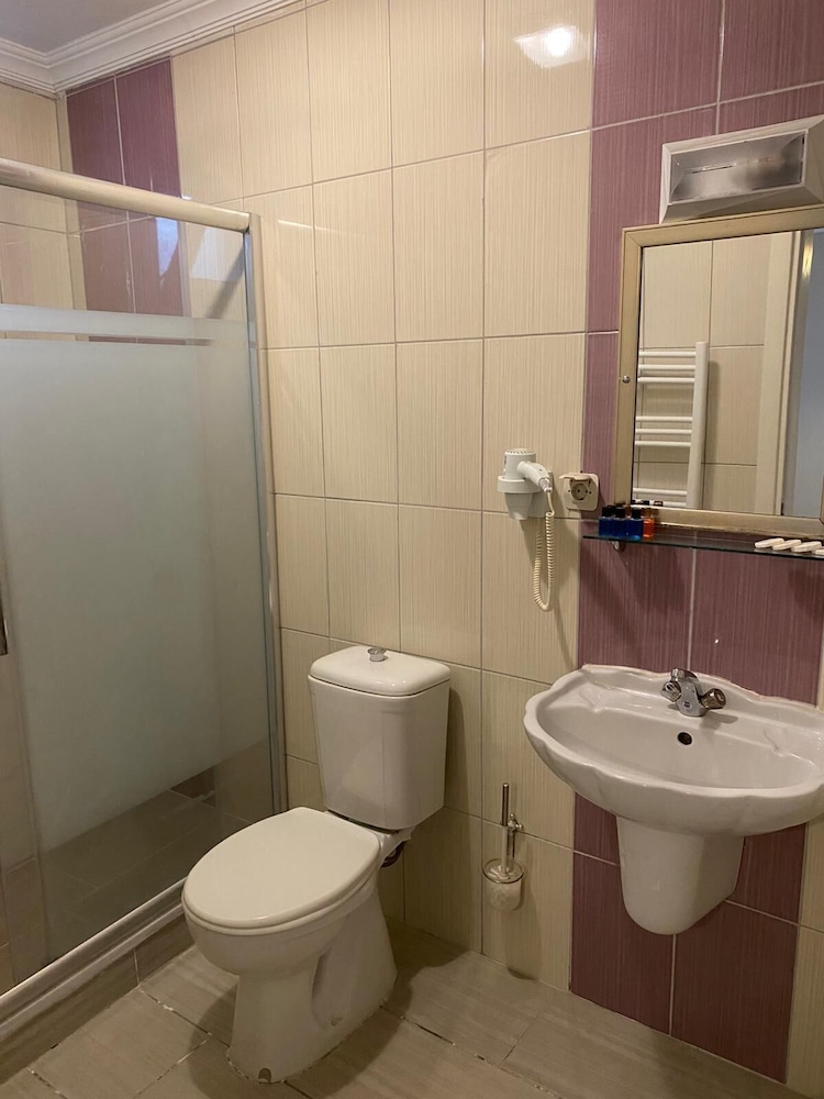 Comfort Quadruple Room, 1 Bedroom, Smoking, Courtyard View photo 3