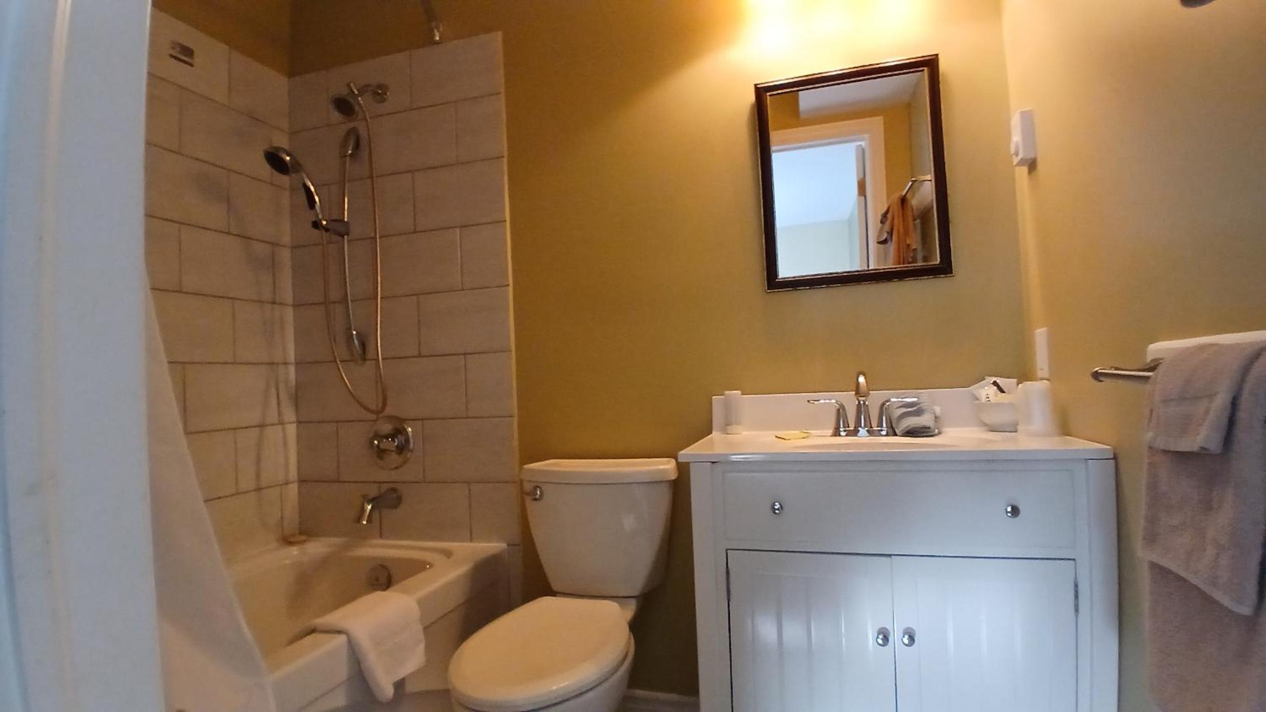 Standard Queen Room photo 2
