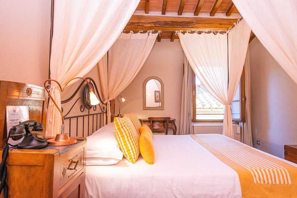 Deluxe Double Room - Photo 9