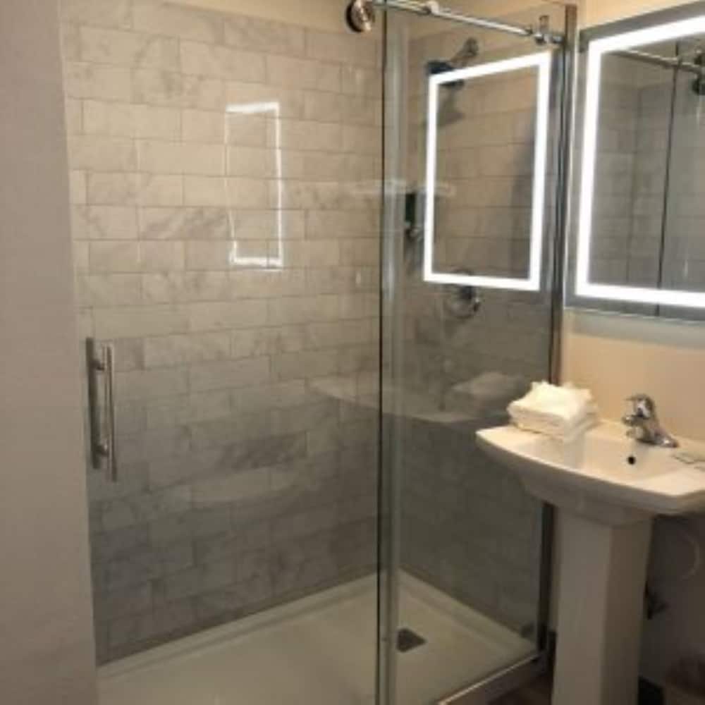 Deluxe Suite, 1 Bedroom, Jetted Tub, Oceanfront, photo 6