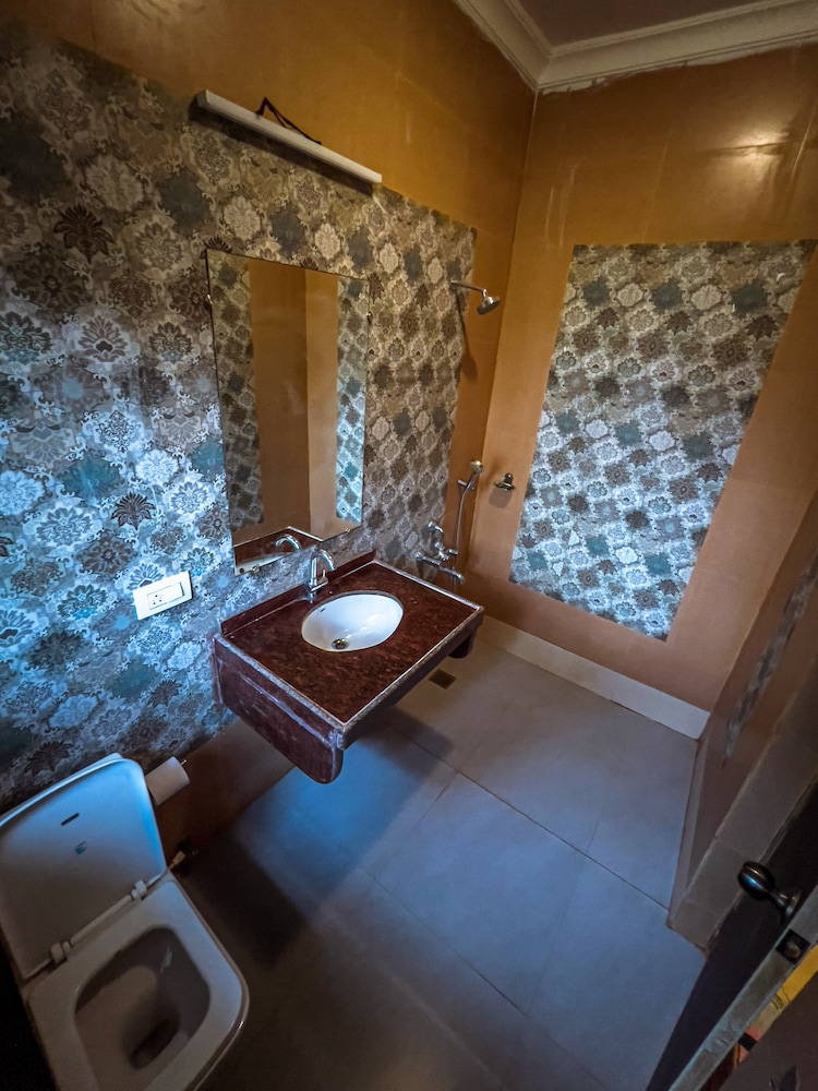 Hillside Royal Suite photo 3